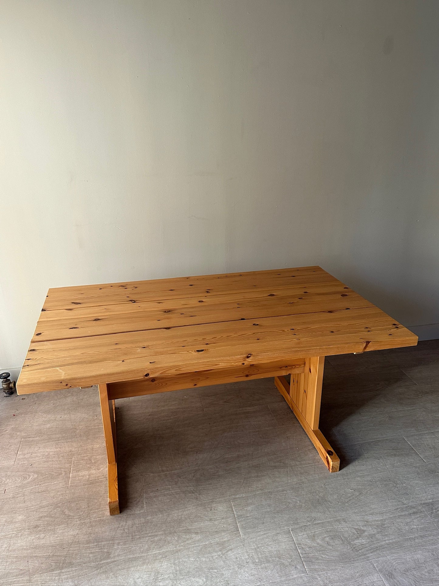 Thorso pine extending dining table