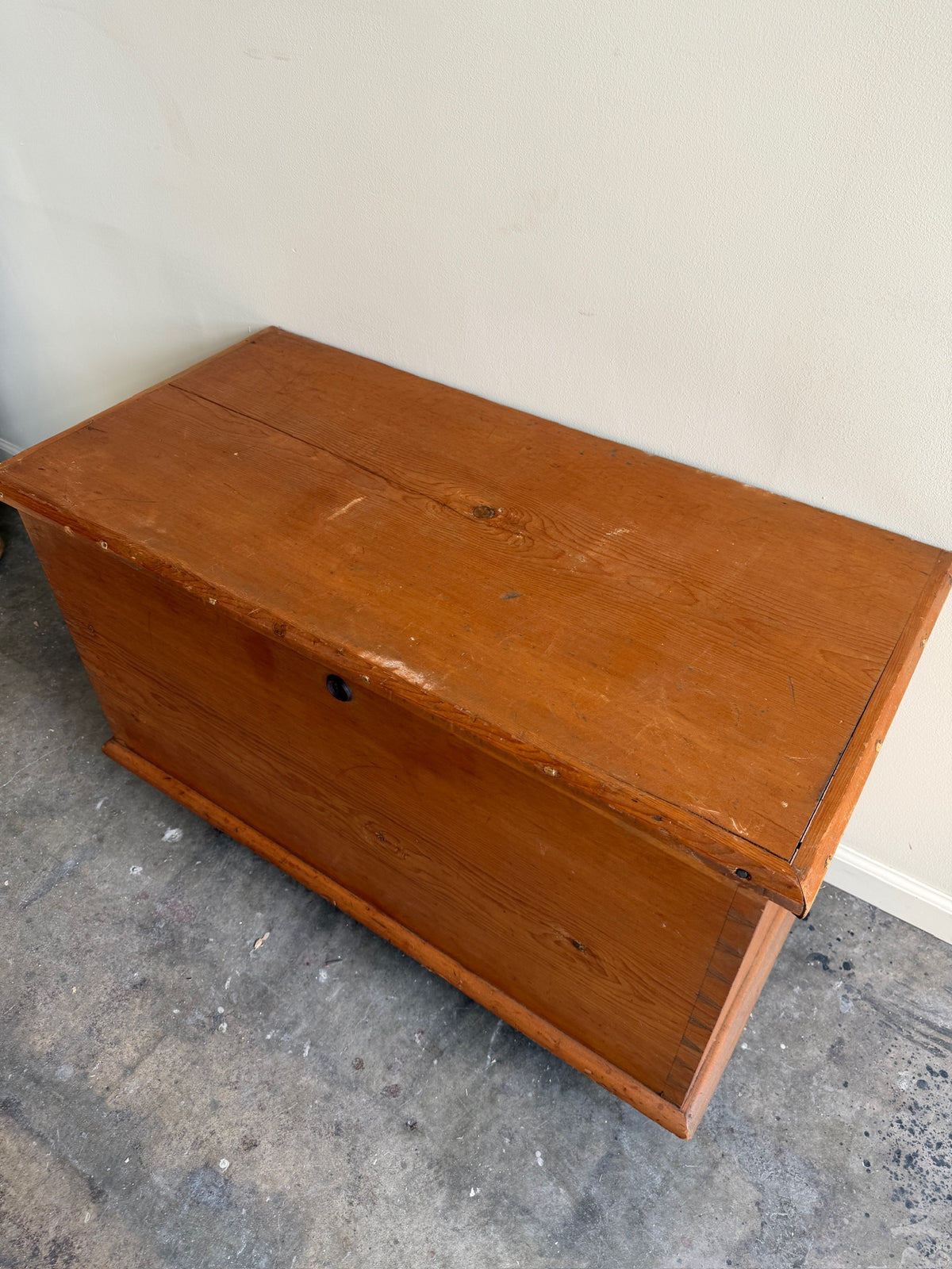 Pennsylvania Sheraton pine chest