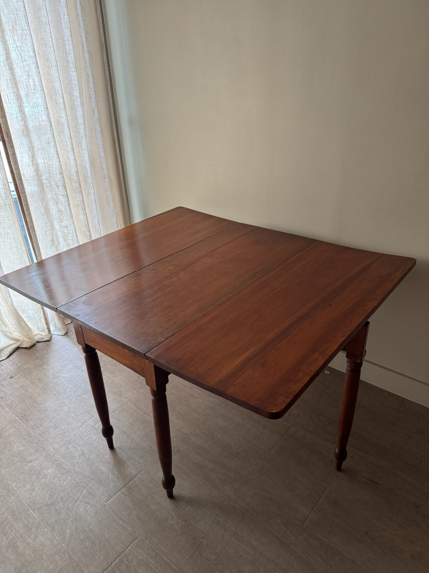 Pennsylvania Sheraton cherry drop leaf table