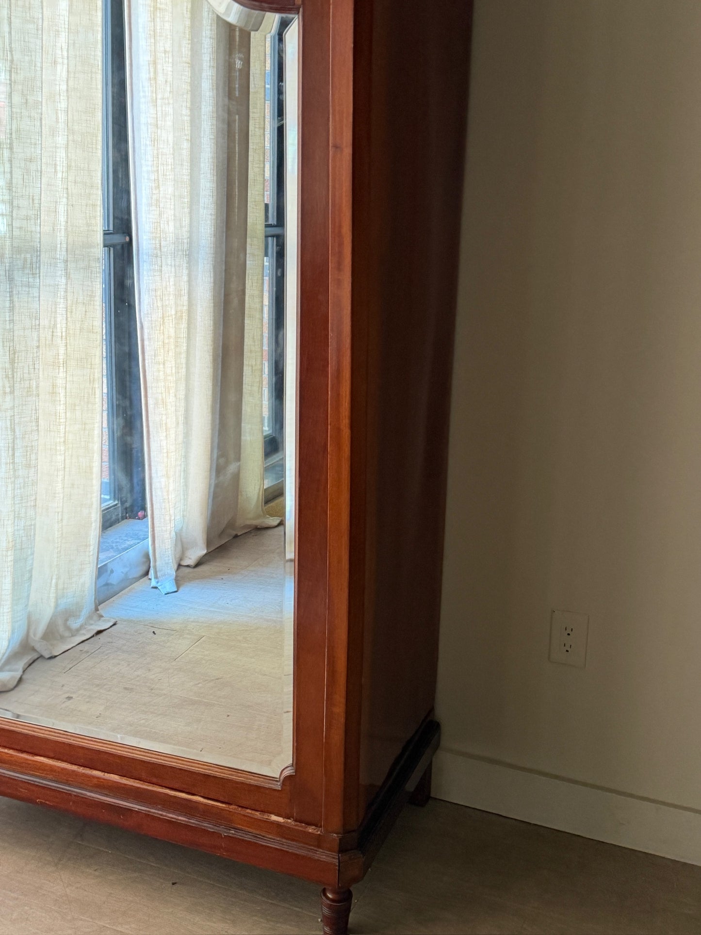 Mirrored wardrobe