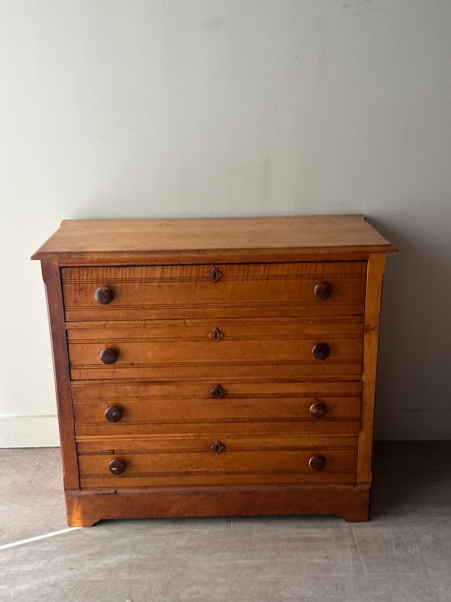 Pine dresser