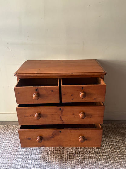 Pine dresser