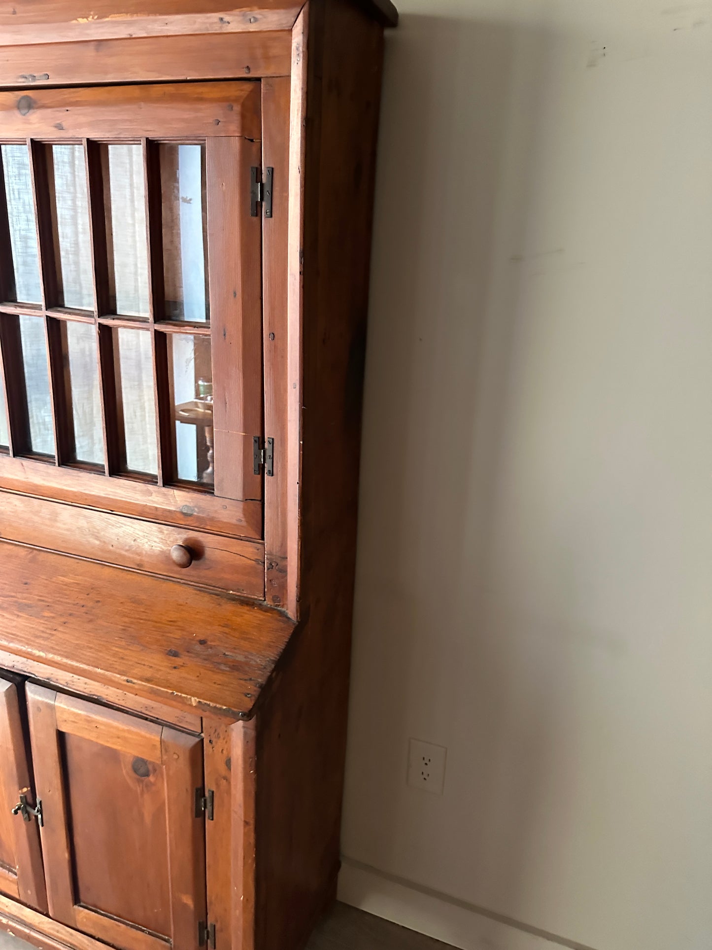 Pine hutch