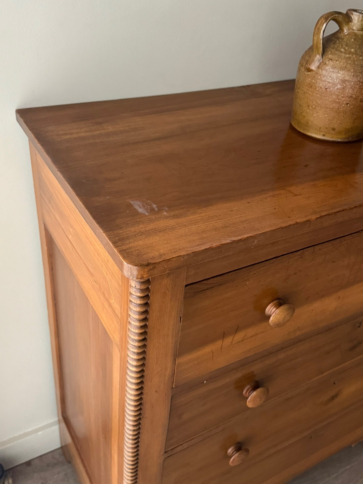 Pine dresser