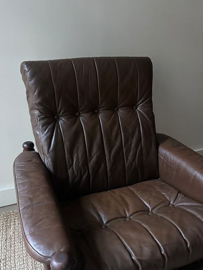 Leather and beech wood armchair. (taller)