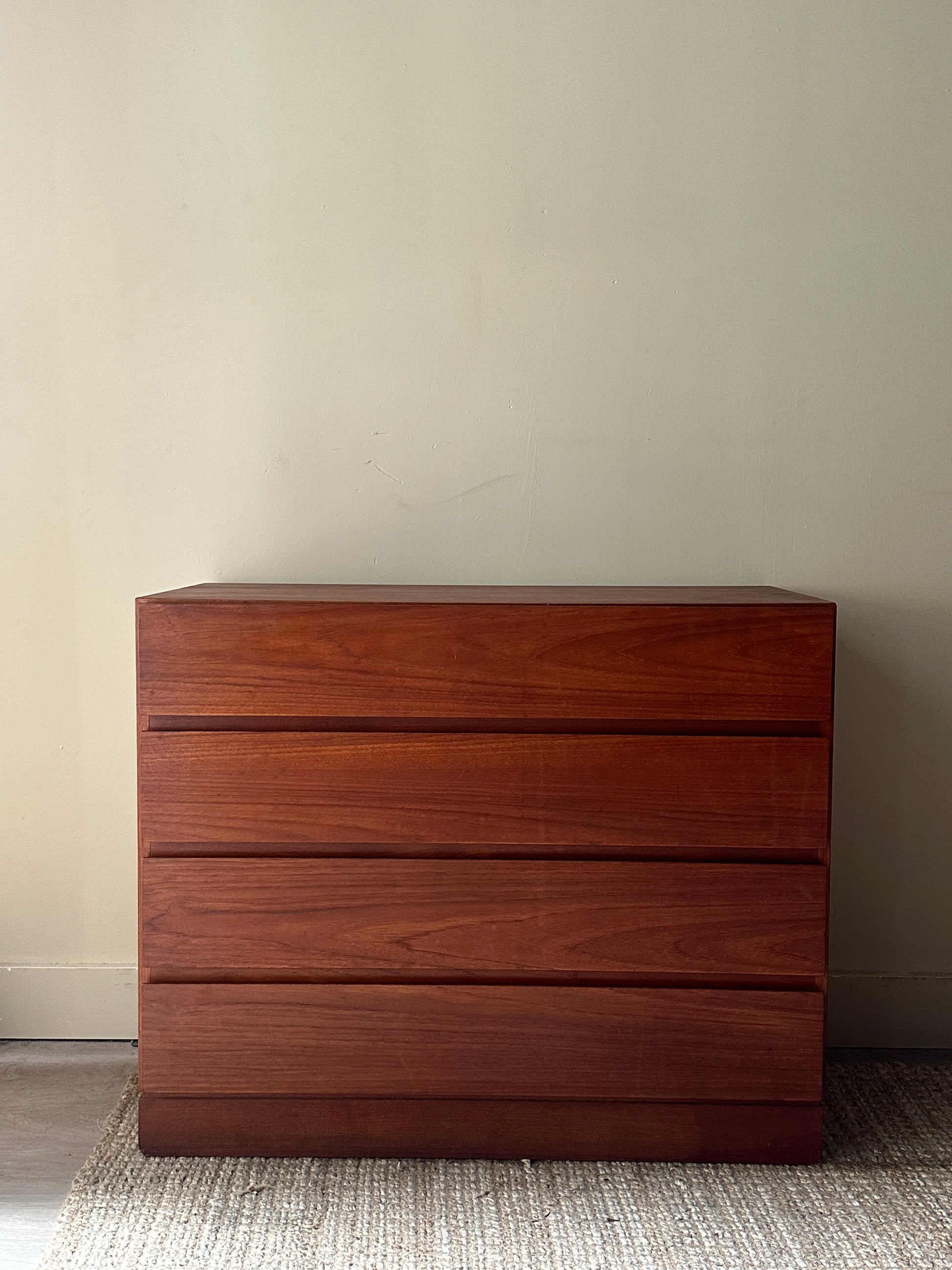 Teak dresser Good Behavior Teak dresser Good Behavior