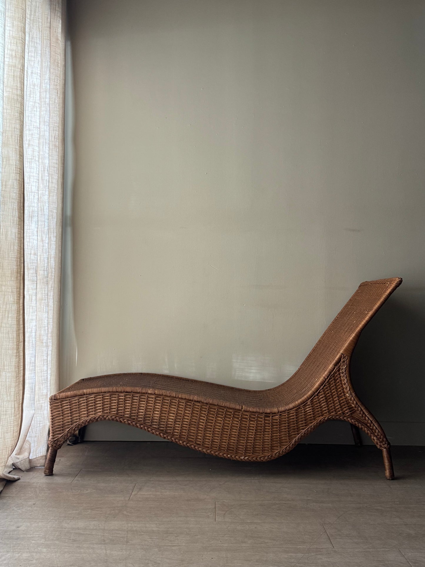 Wicker chaise lounge
