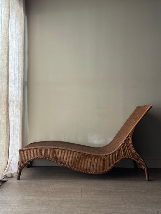 Wicker chaise lounge