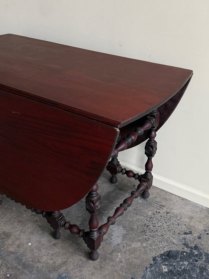 William & Mary mahogany gate leg drop leaf table