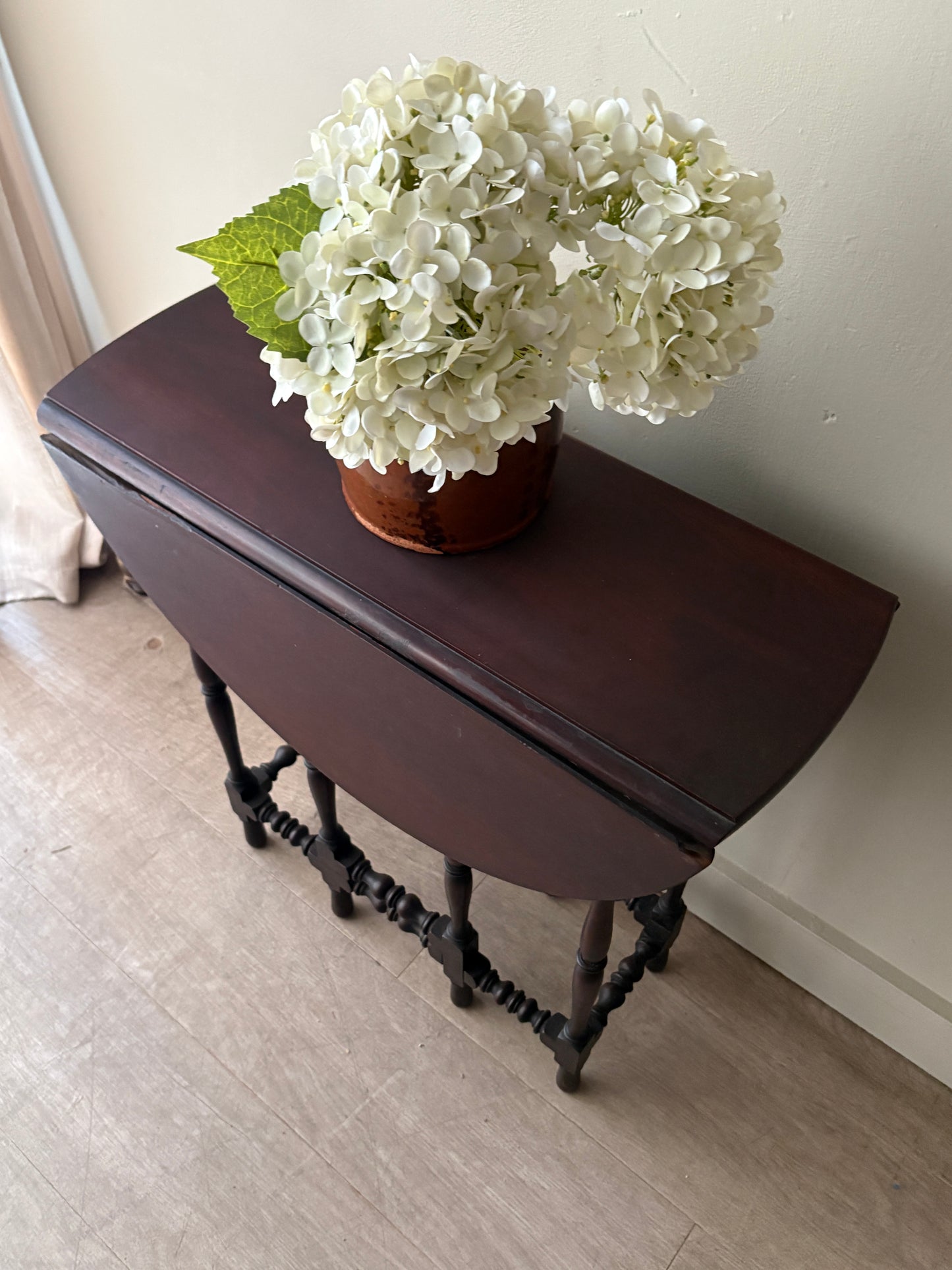 William & Mary mahogany drop leaf table