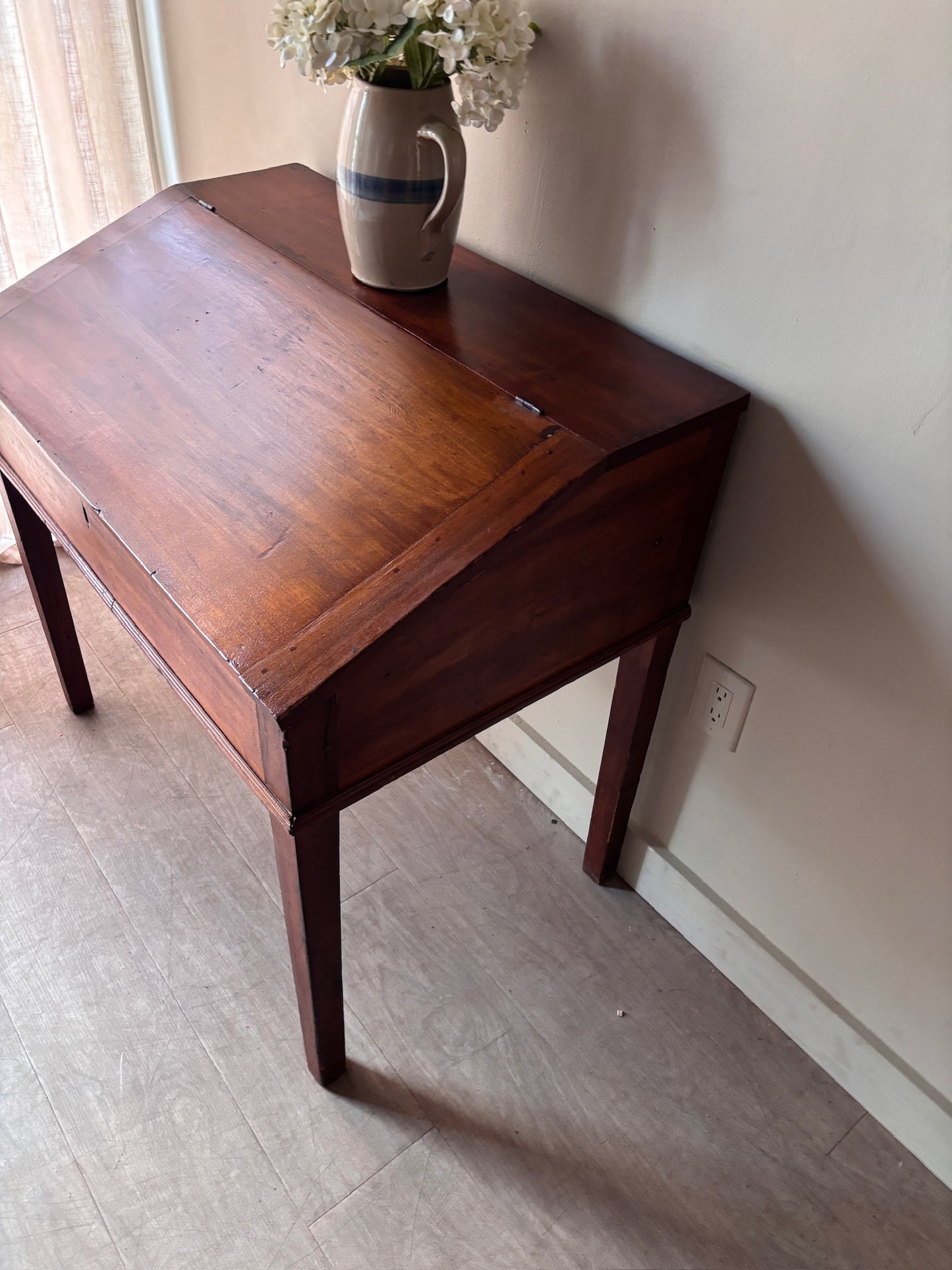 Poplar merchants desk