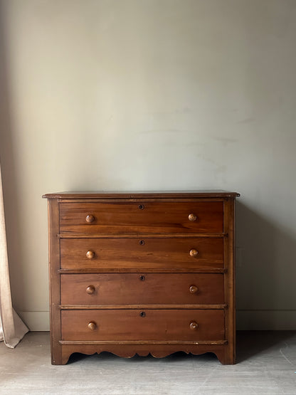 Pine cottage dresser