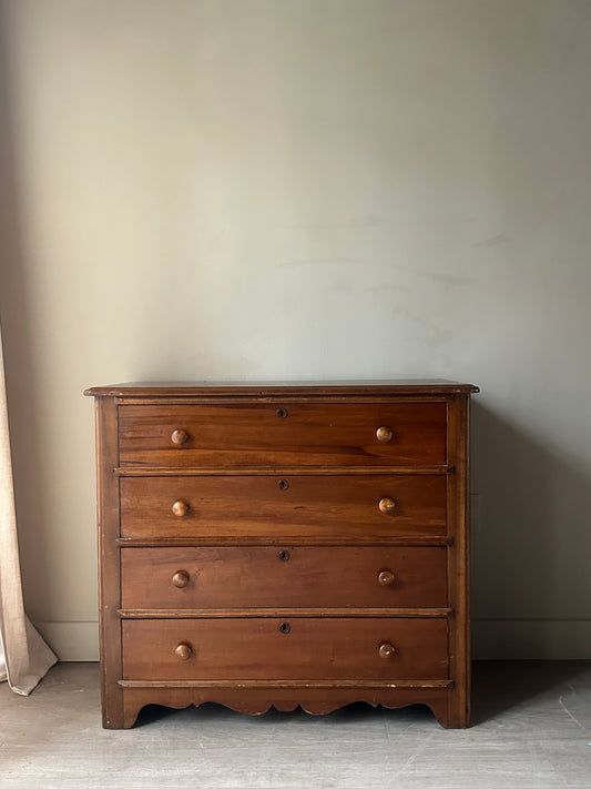 Pine cottage dresser