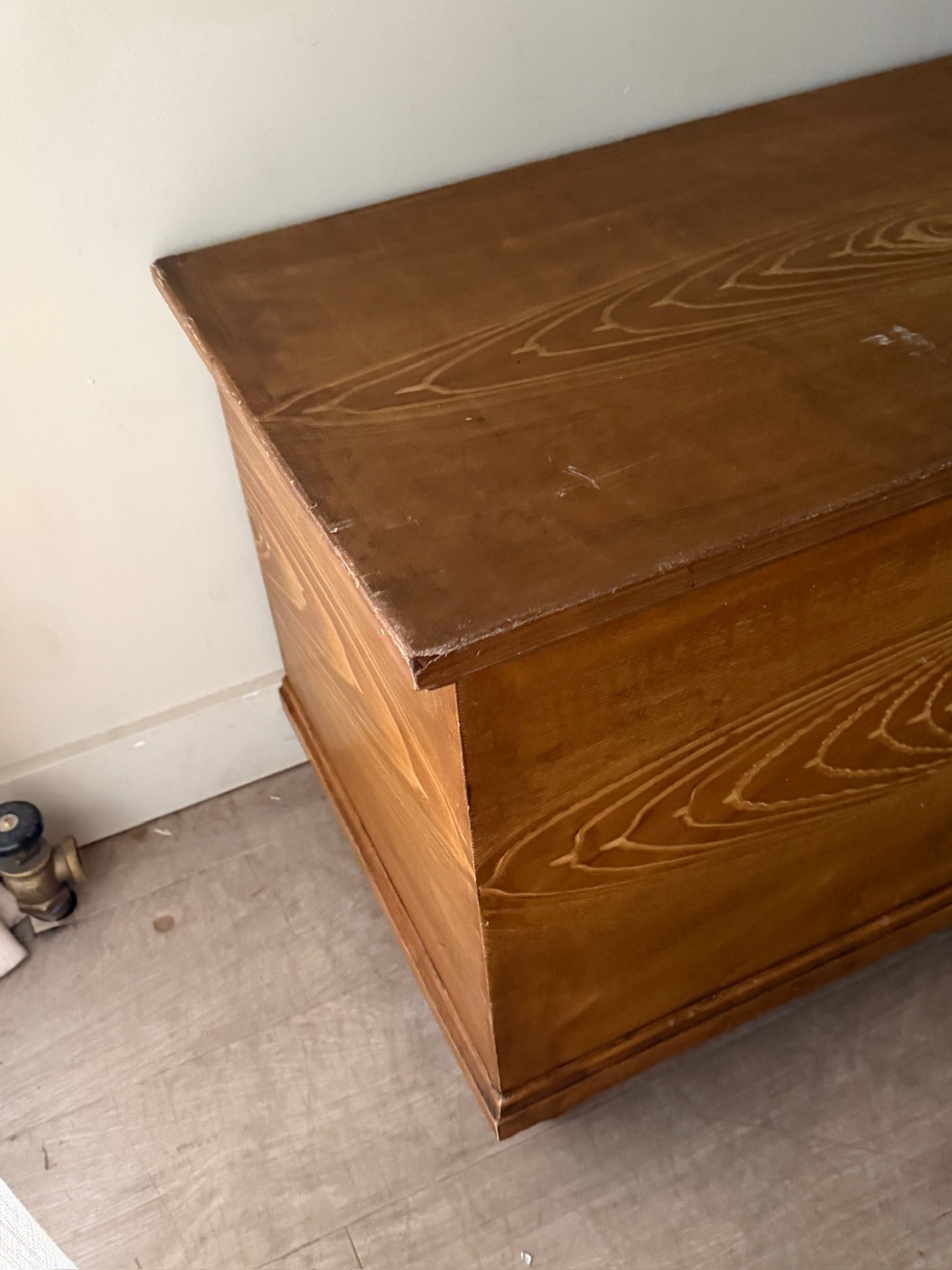 Pennsylvania painted grain pine chest