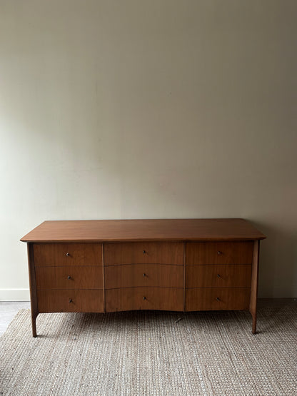 Unagusta walnut 9 drawer dresser