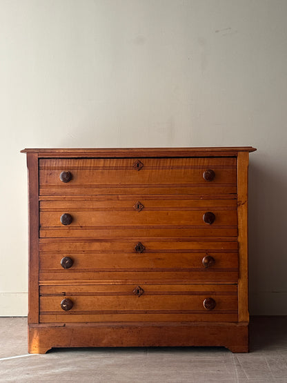 Pine dresser