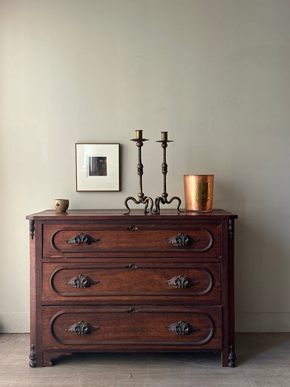 Pine dresser