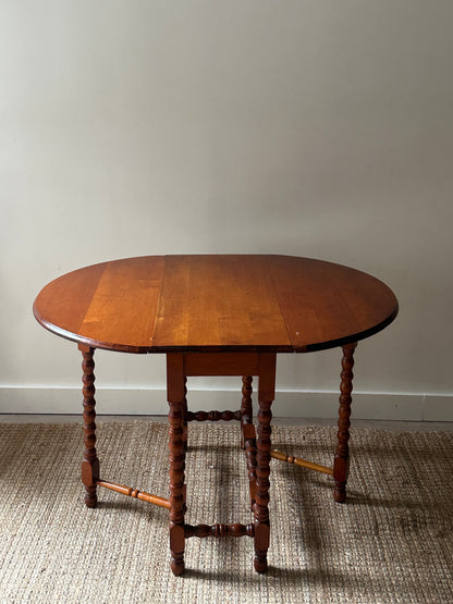 Colonial revival gate leg table