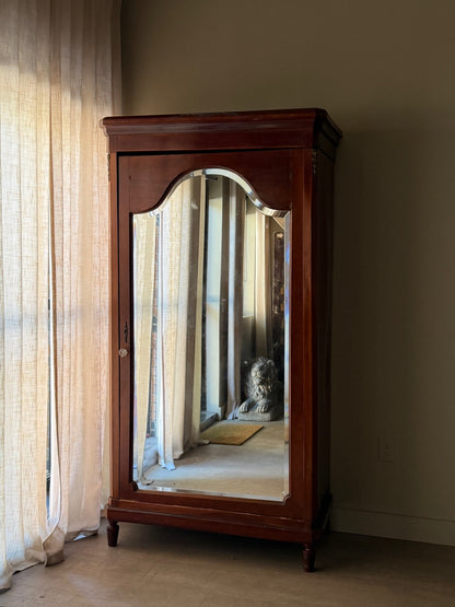 Mirrored wardrobe