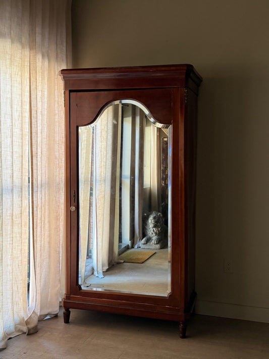Mirrored wardrobe