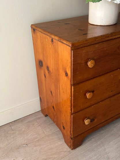 Small pine dresser
