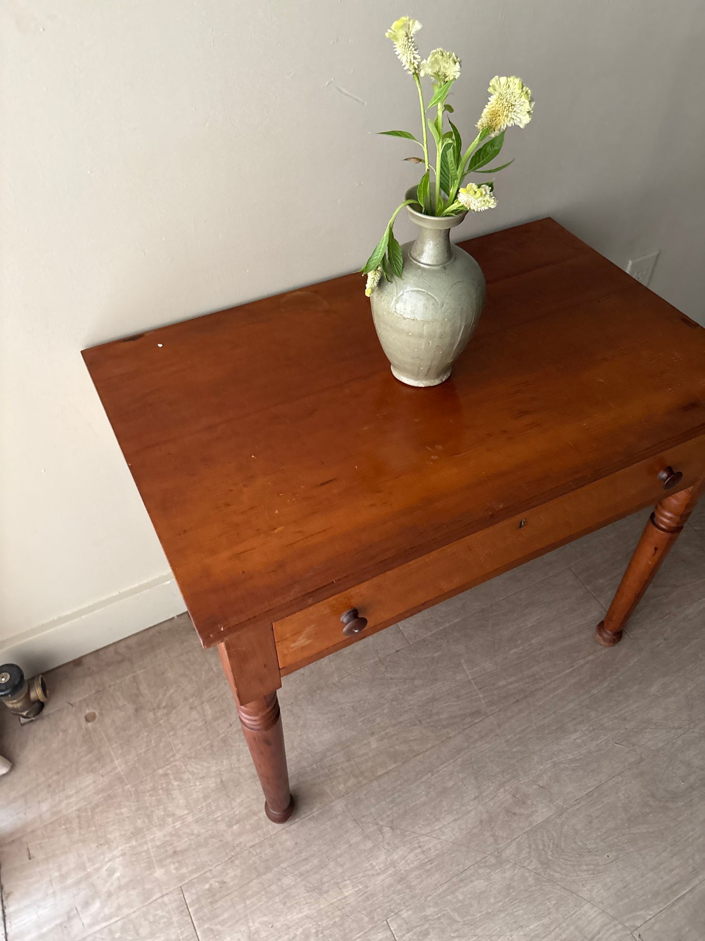 Sheraton cherry & bird’s eye maple side table