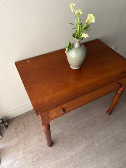 Sheraton cherry & bird’s eye maple side table