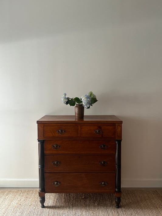 Empire dresser