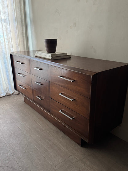 Lane walnut 6 drawer dresser