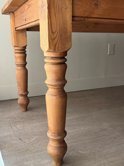 Gustavian pine dining table