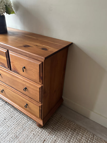 Pine dresser