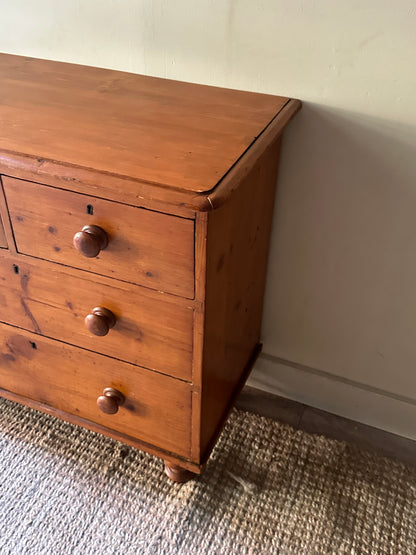 Pine dresser