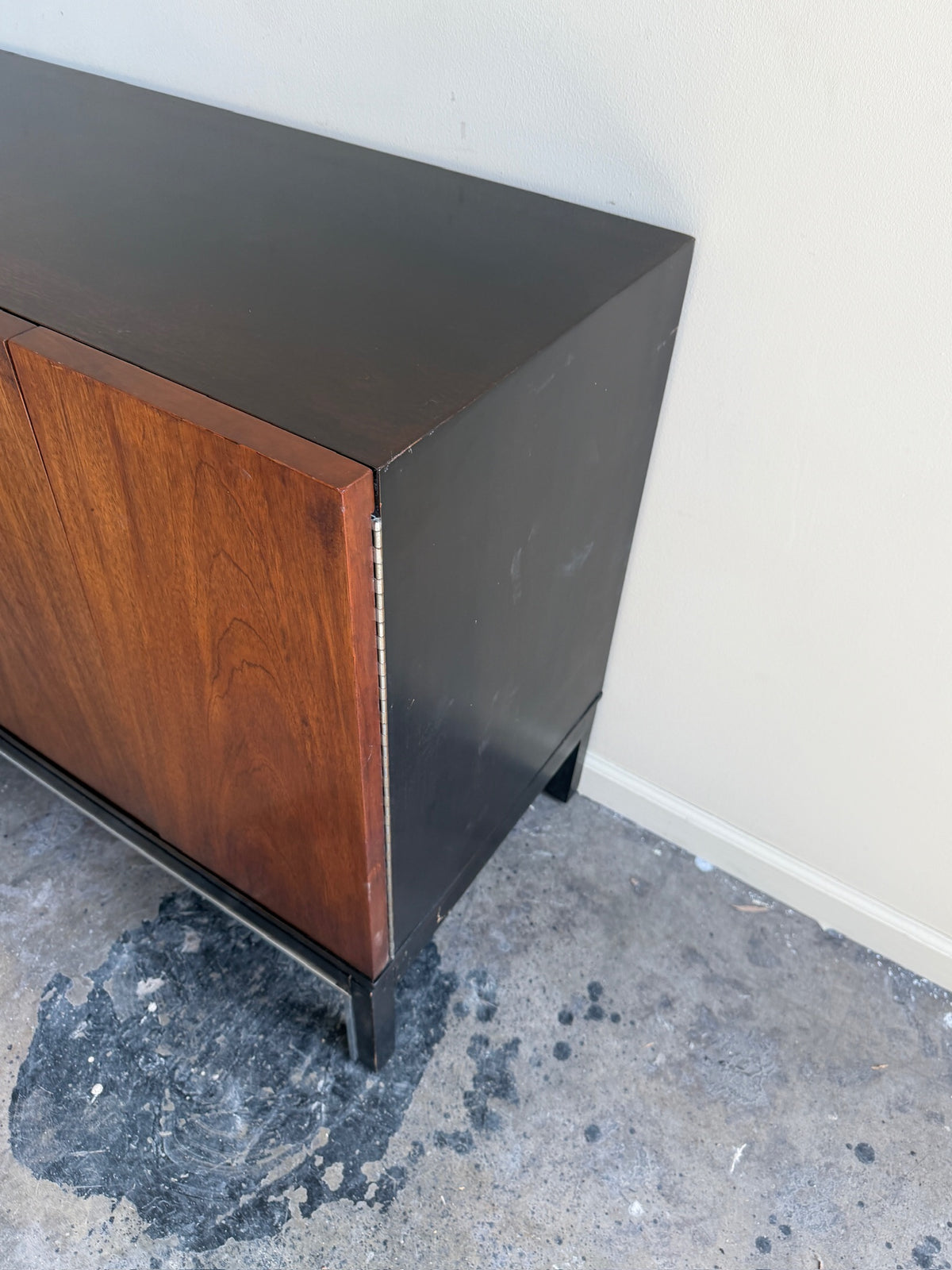 American of Martinsville walnut 6 drawer dresser