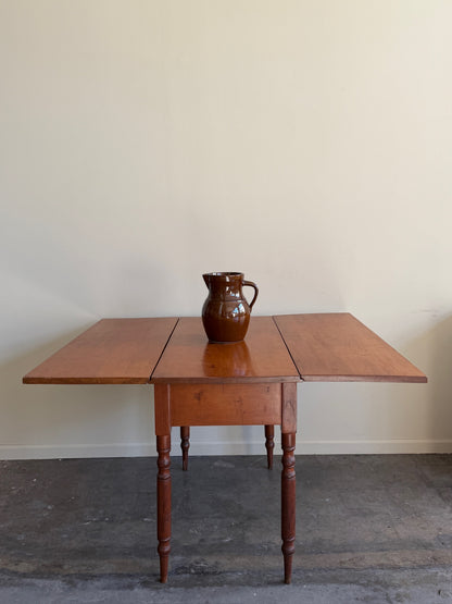 Pennsylvania Sheraton pine drop leaf table