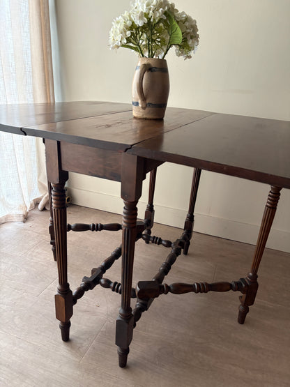 William & Mary oak gate leg dining table