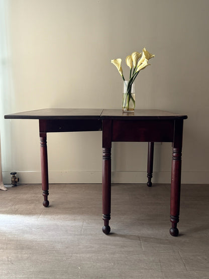 Pennsylvania Sheraton walnut single drop leaf table