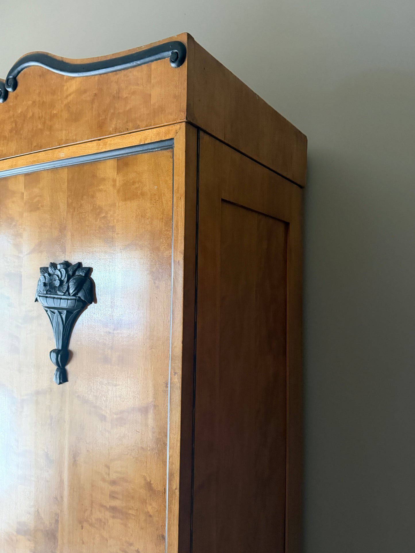 Deco birch armoire