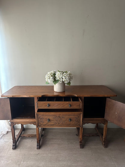 Stickley Quaint pine sideboard