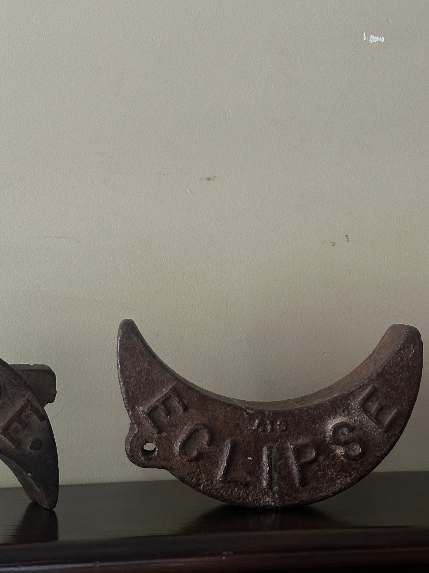 Crescent windmill weights