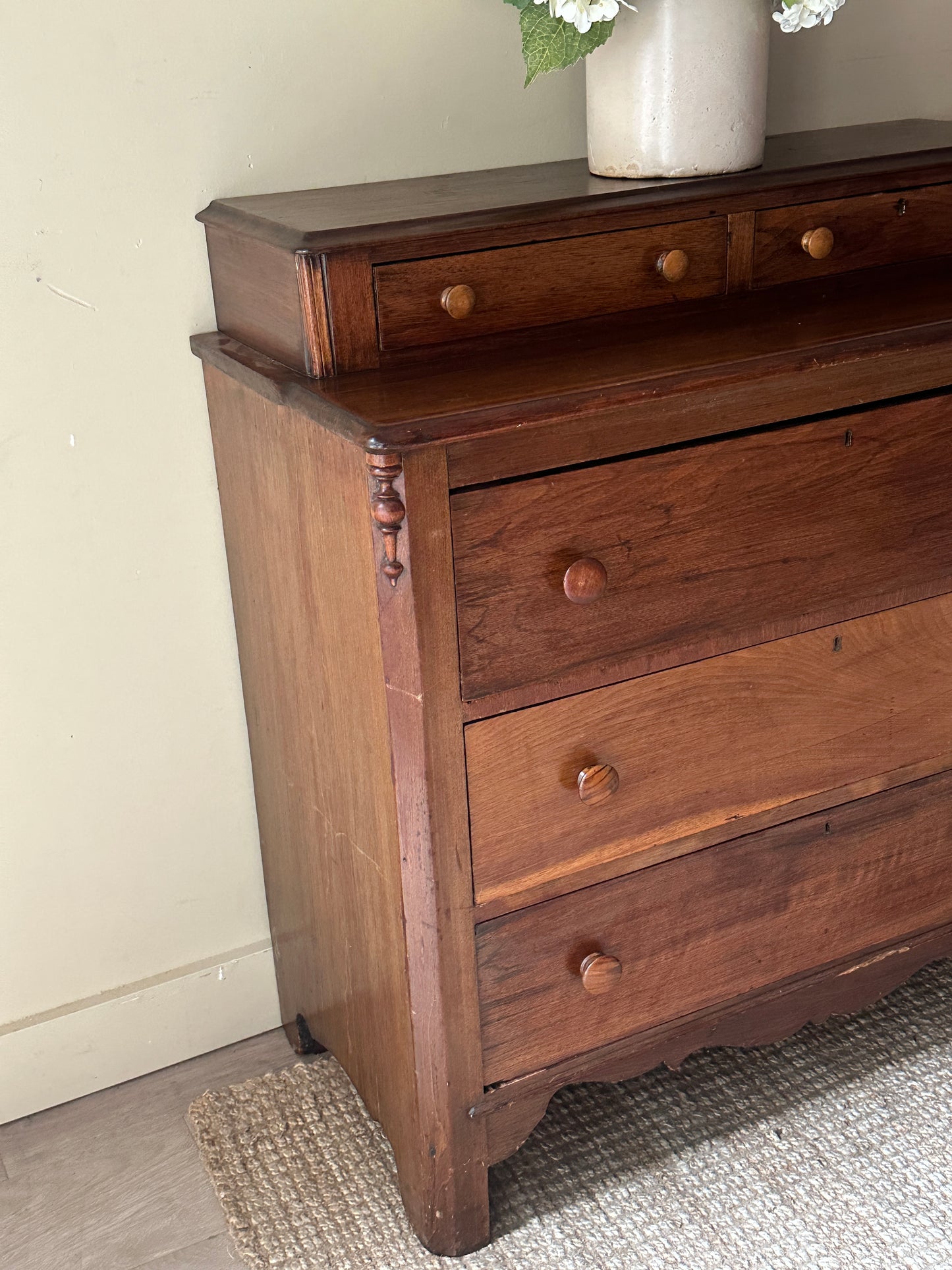 Pine dresser