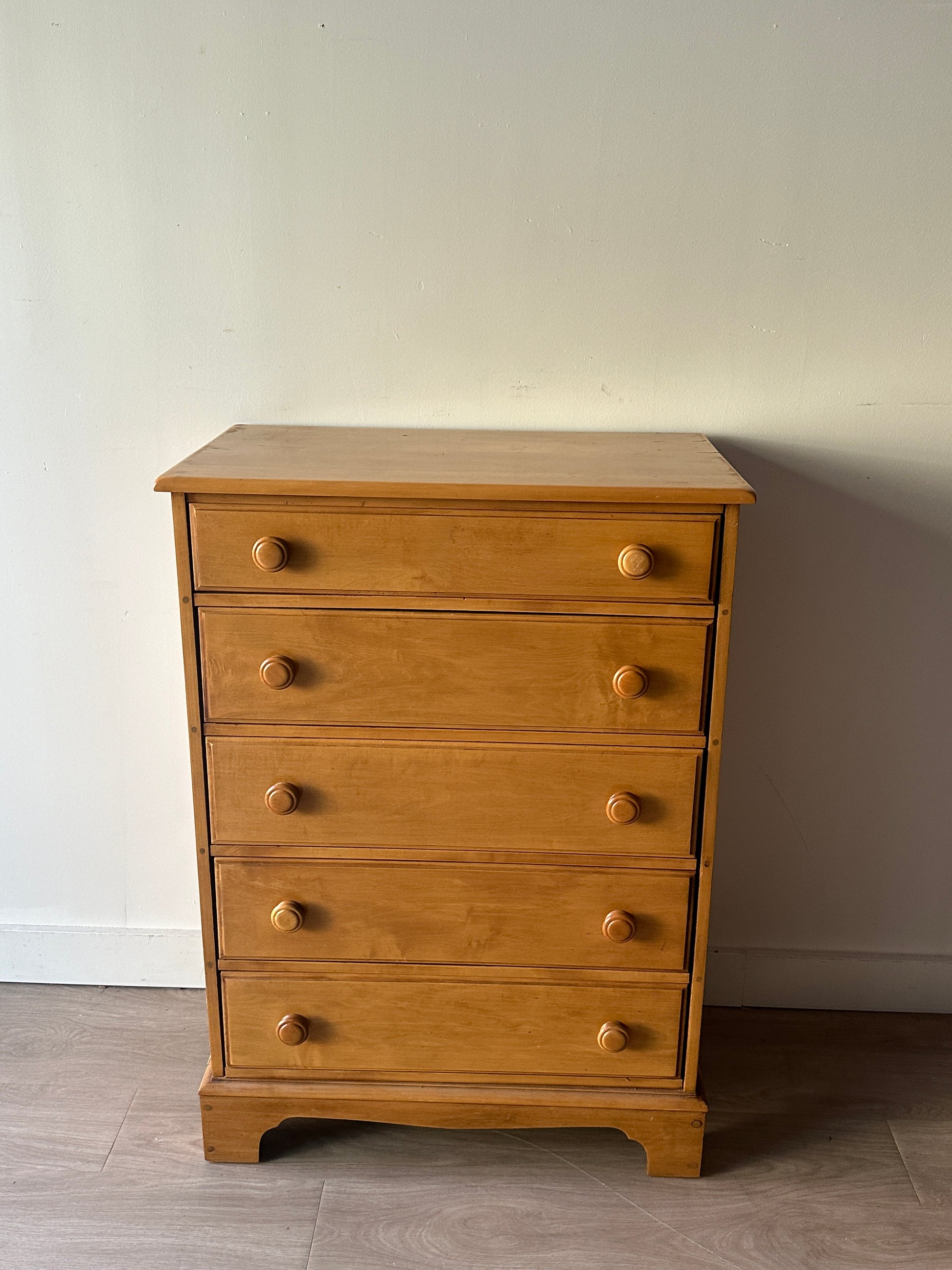 Maple dresser – Good Behavior Maple dresser – Good Behavior