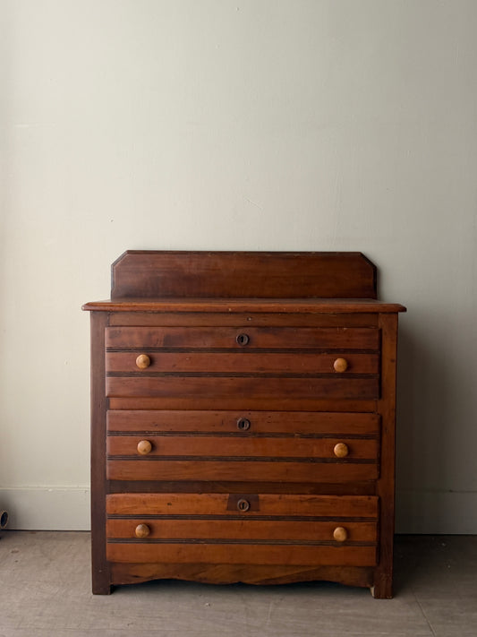 Small pine dresser