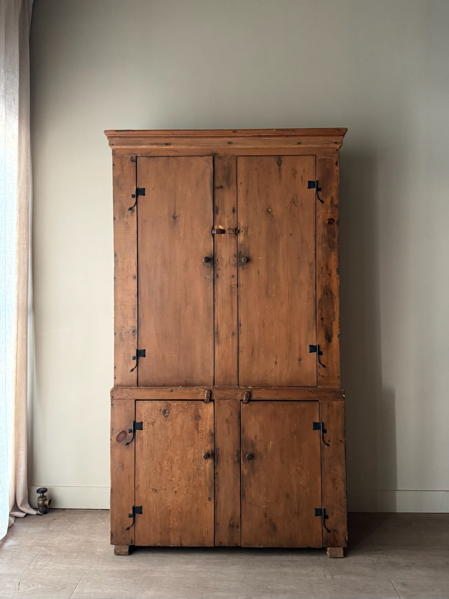 Pine one piece stepback cupboard
