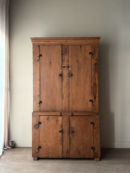 Pine one piece stepback cupboard