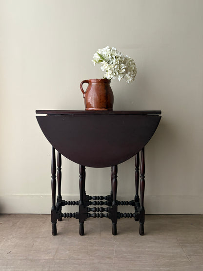 William & Mary mahogany drop leaf table