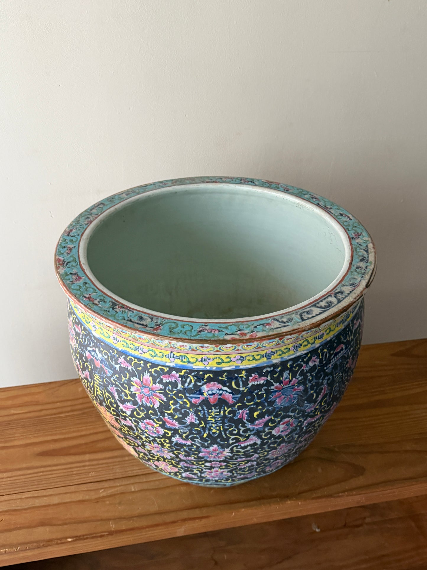 Large ceramic pot