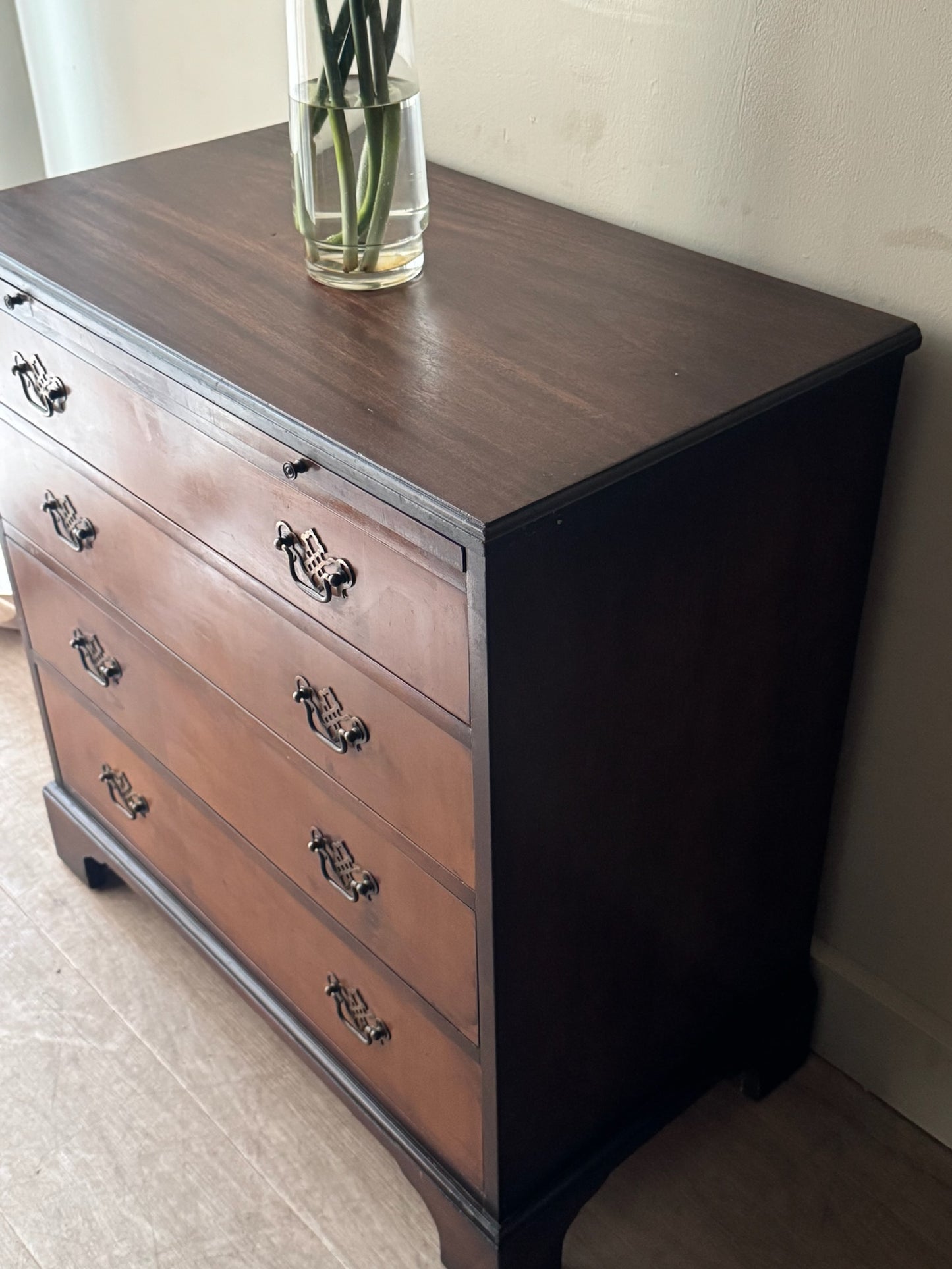 Small mahogany dresser with dressing slide