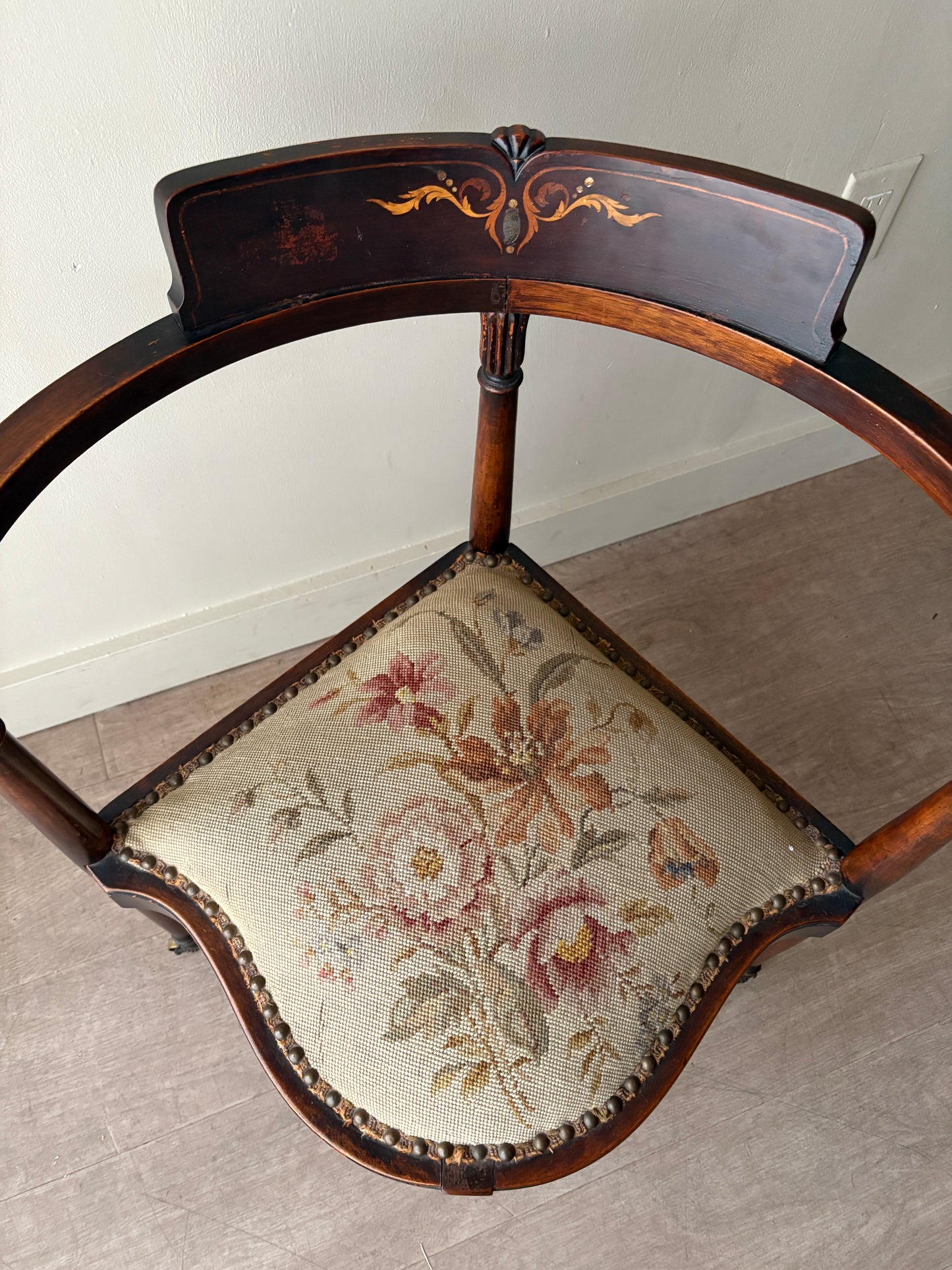 Victorian inlaid mahogany corner chair