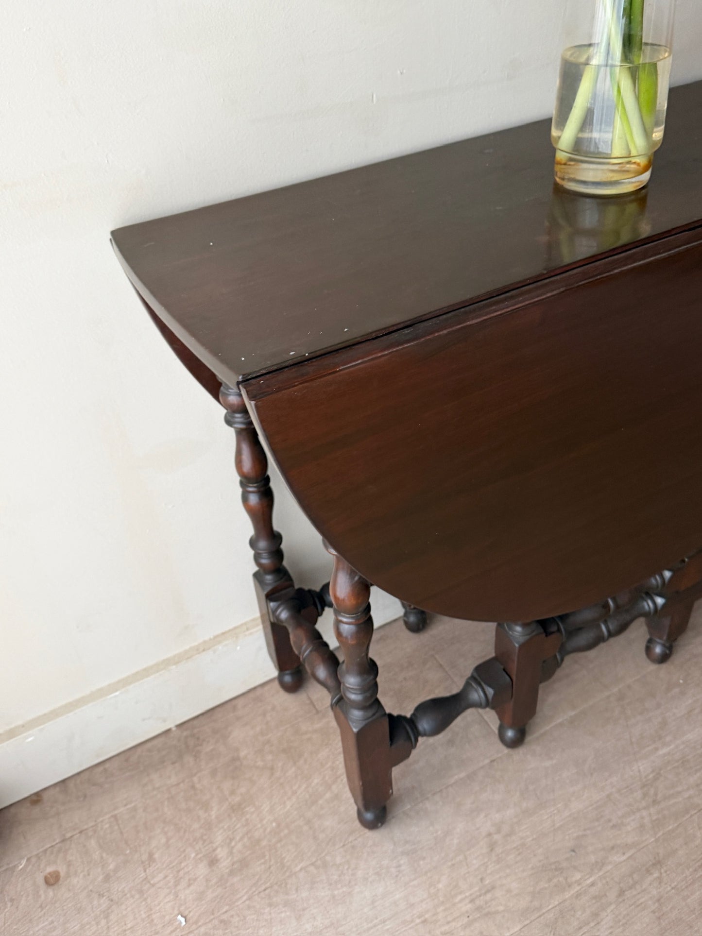 Mahogany William and Mary gate leg table
