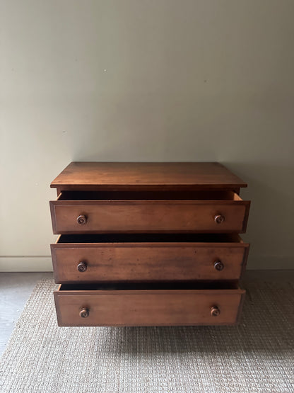 Pine dresser